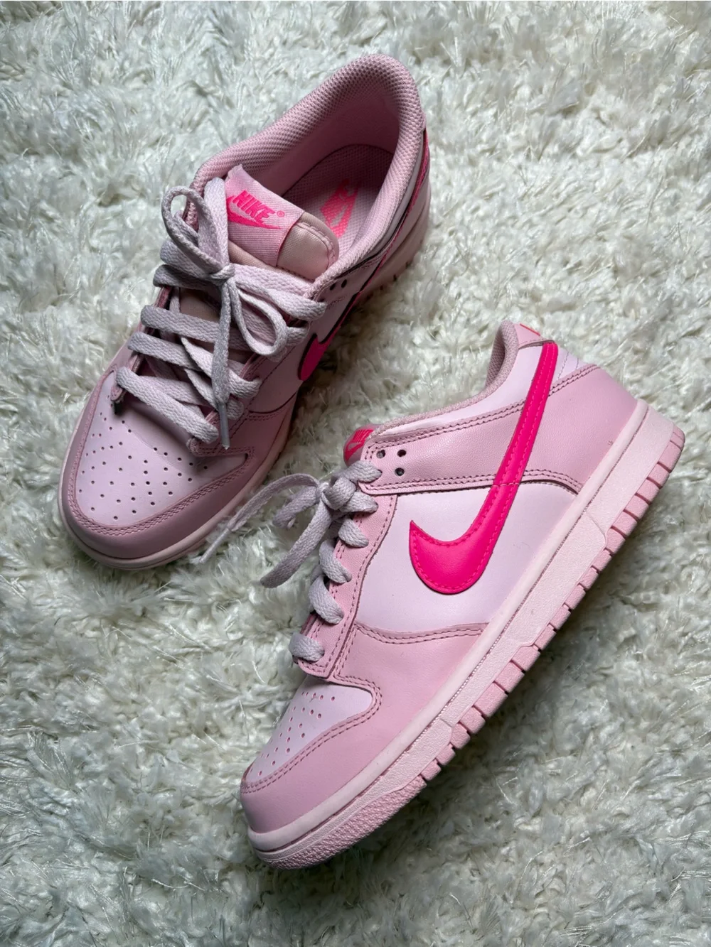 Nike Dunk Low GS in Triple Pink